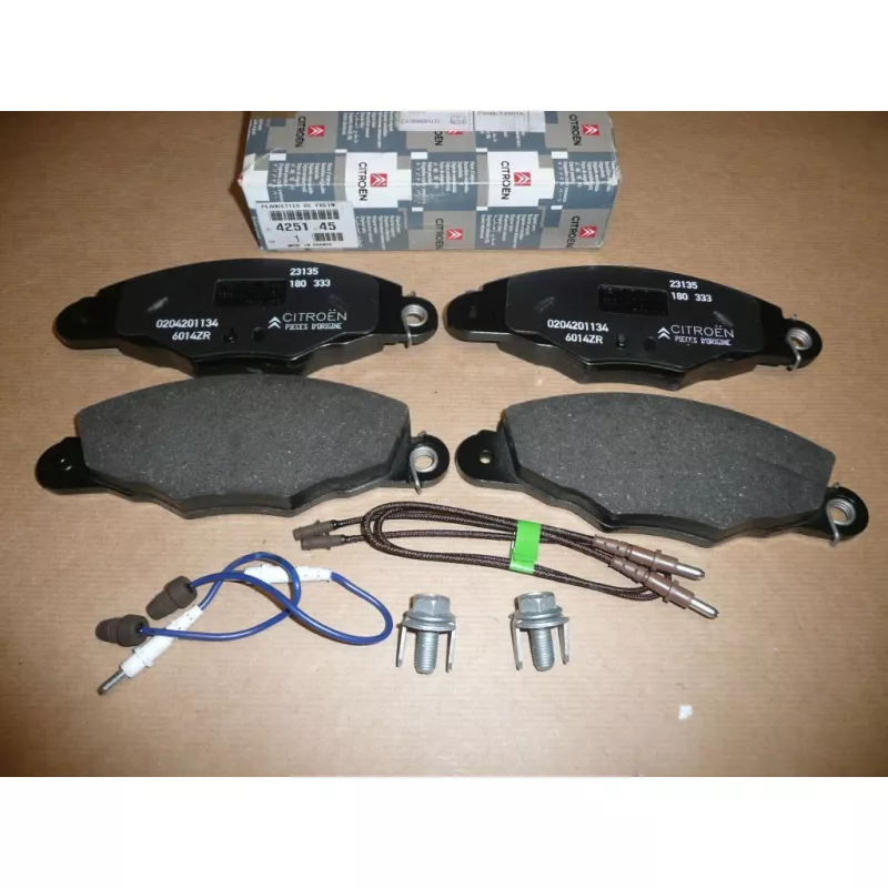 Jeu de 4 plaquettes de frein avant OE 425145