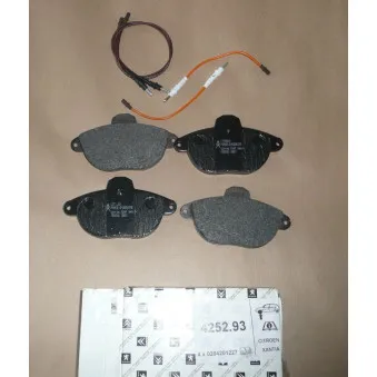 Jeu de 4 plaquettes de frein avant OE 425293