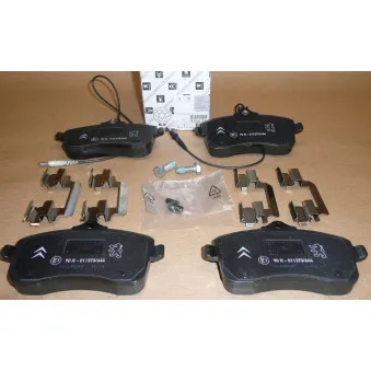 Jeu de 4 plaquettes de frein avant OE 425422