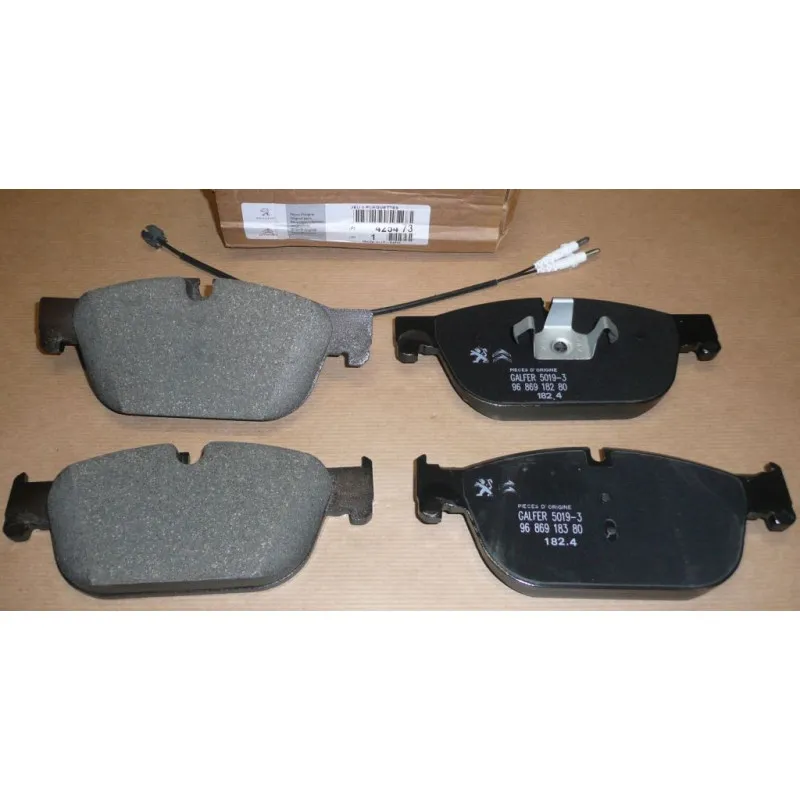 Jeu de 4 plaquettes de frein avant OE 425473