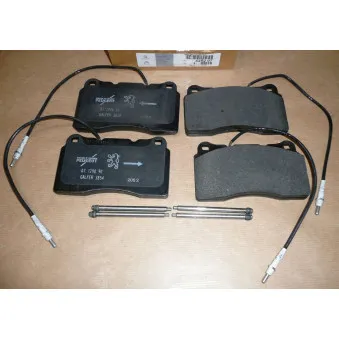 Jeu de 4 plaquettes de frein avant OE 425207
