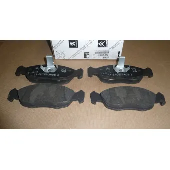 Jeu de 4 plaquettes de frein avant OE 425482