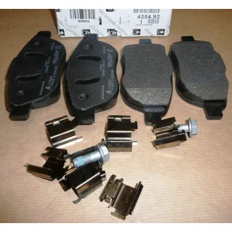 Jeu de 4 plaquettes de frein avant OE 425492