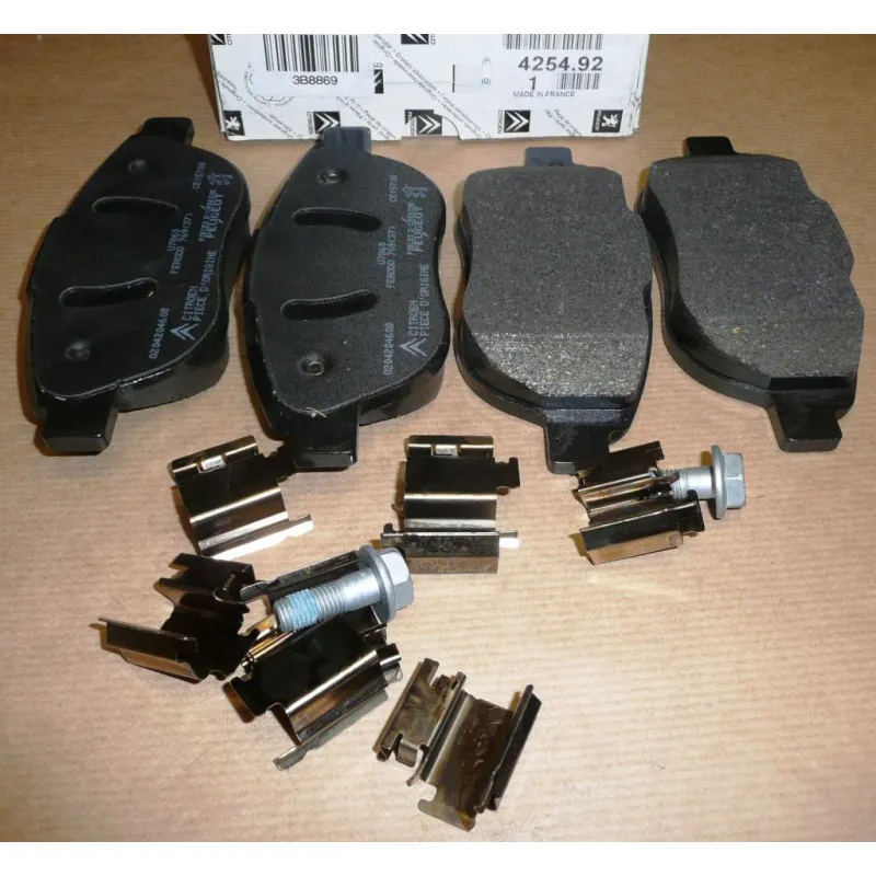 Jeu de 4 plaquettes de frein avant OE 425492