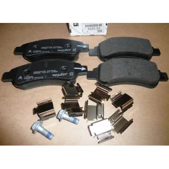 Jeu de 4 plaquettes de frein avant OE 425259