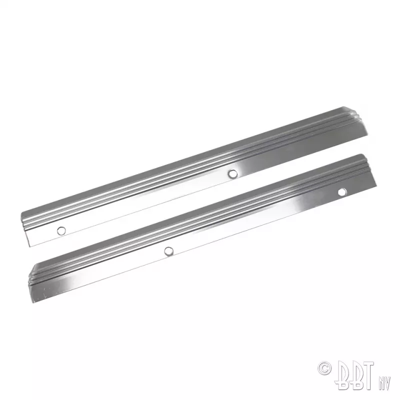 Moulures larges latérales avant la charnière de porte, par paire YOUNG PARTS 0477