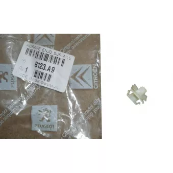 Clip, enjoliveur OE 8123A9