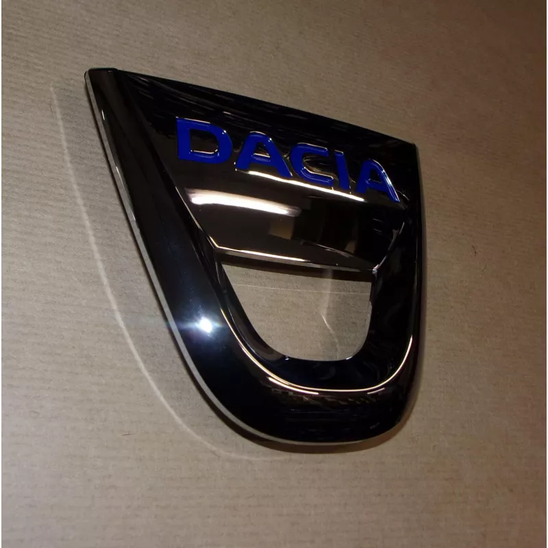emblème (dacia) arrière OE 908894079R - Visuel 2