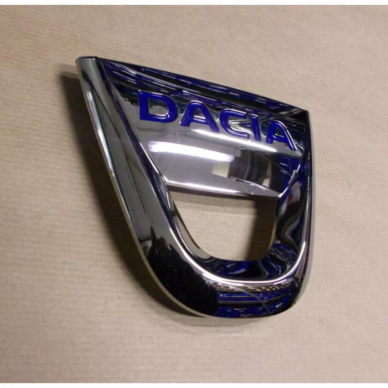emblème (dacia) arrière OE 908894079R - Visuel 3