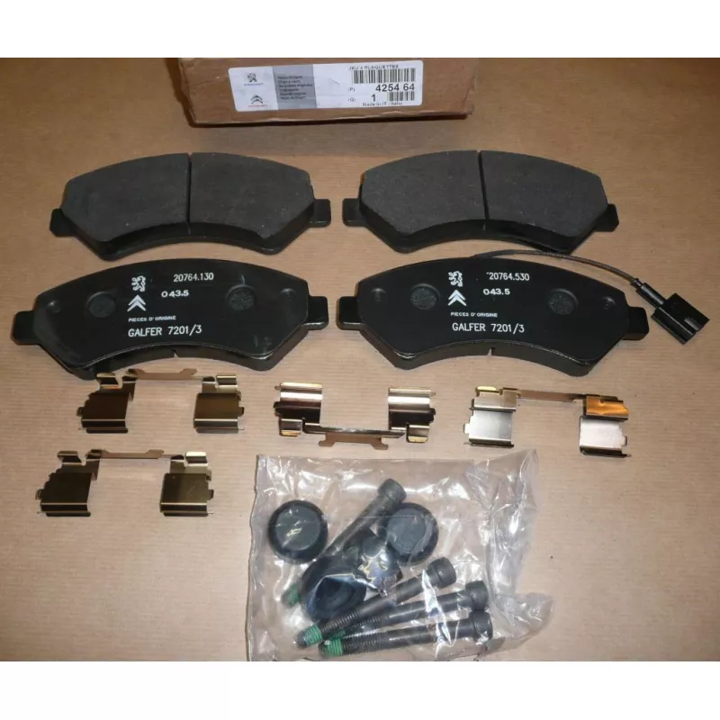 Jeu de 4 plaquettes de frein avant OE 425464